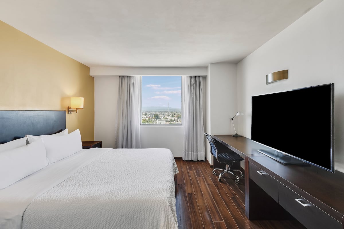 In-room safe, desk, laptop workspace, iron/ironing board