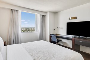 Superior Room, 1 King Bed | In-room safe, desk, laptop workspace, iron/ironing board