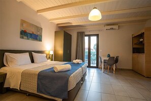 In-room safe, individually decorated, soundproofing, iron/ironing board - Ledra Maleme Hotel (Platanias)