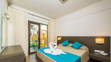 Apartemen Superior | Brankas, didekorasi berbeda-beda, kedap suara, dan setrika/meja setrika