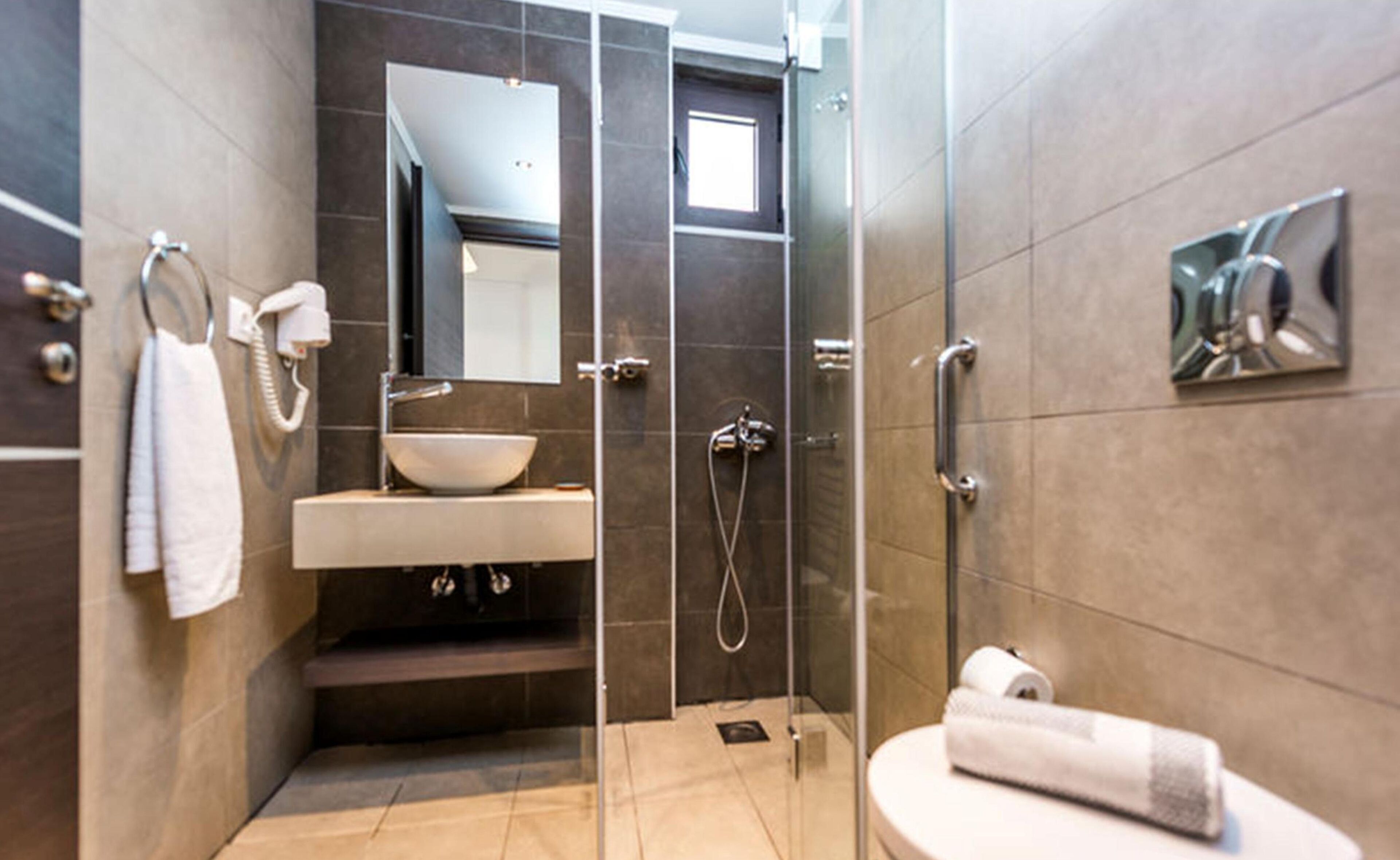 superior apartment | bathroom | shower, hair dryer, towels