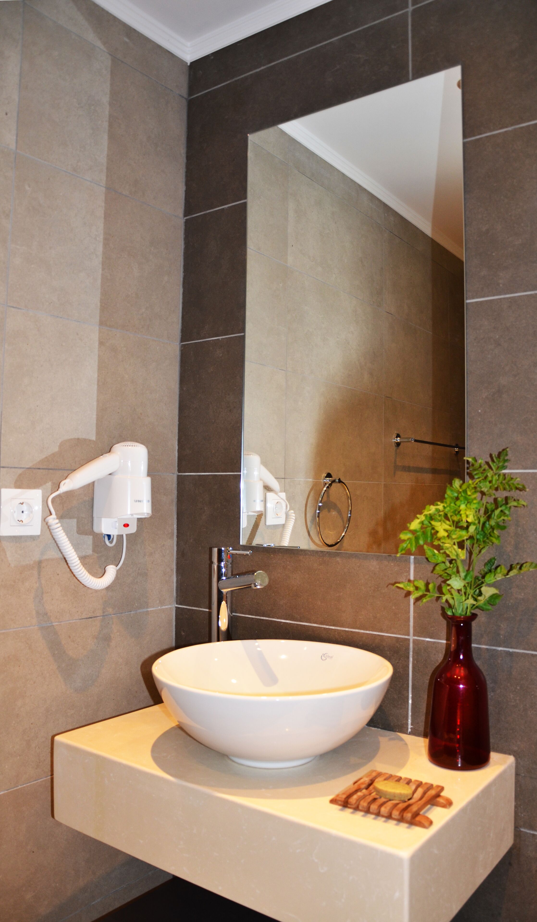 superior apartment | bathroom | shower, hair dryer, towels