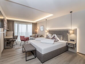 Deluxe Double Room | Hypo-allergenic bedding, in-room safe, soundproofing, free WiFi - Aktiv Hotel Schweizerhof - Kitzbühel (Kitzbuhel)