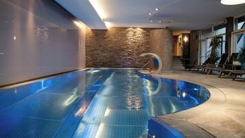 Innenpool, LiegestĂŒhle