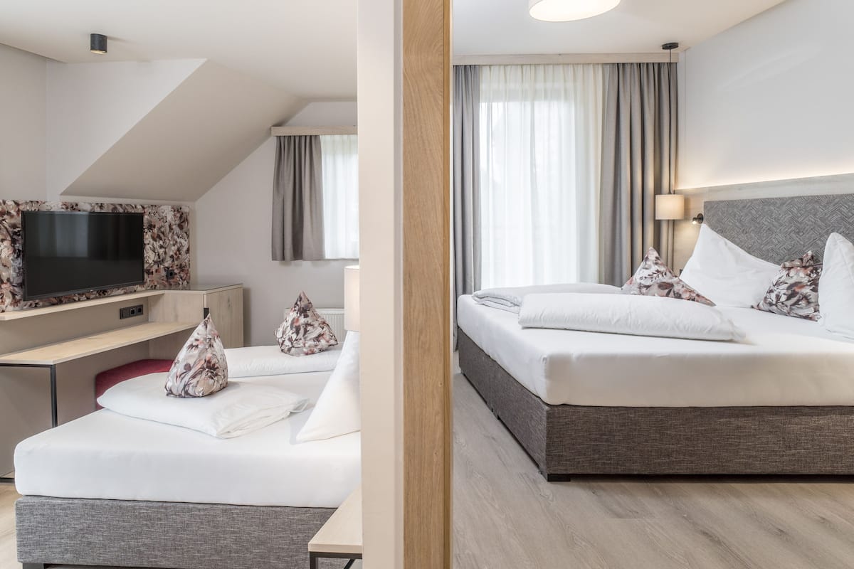 family room, 2 bedrooms | 1 bedroom, hypo-allergenic bedding, in-room safe, soundproofing