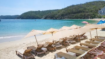 Beach nearby, free beach shuttle, sun-loungers, beach umbrellas