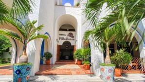 Pintu masuk properti