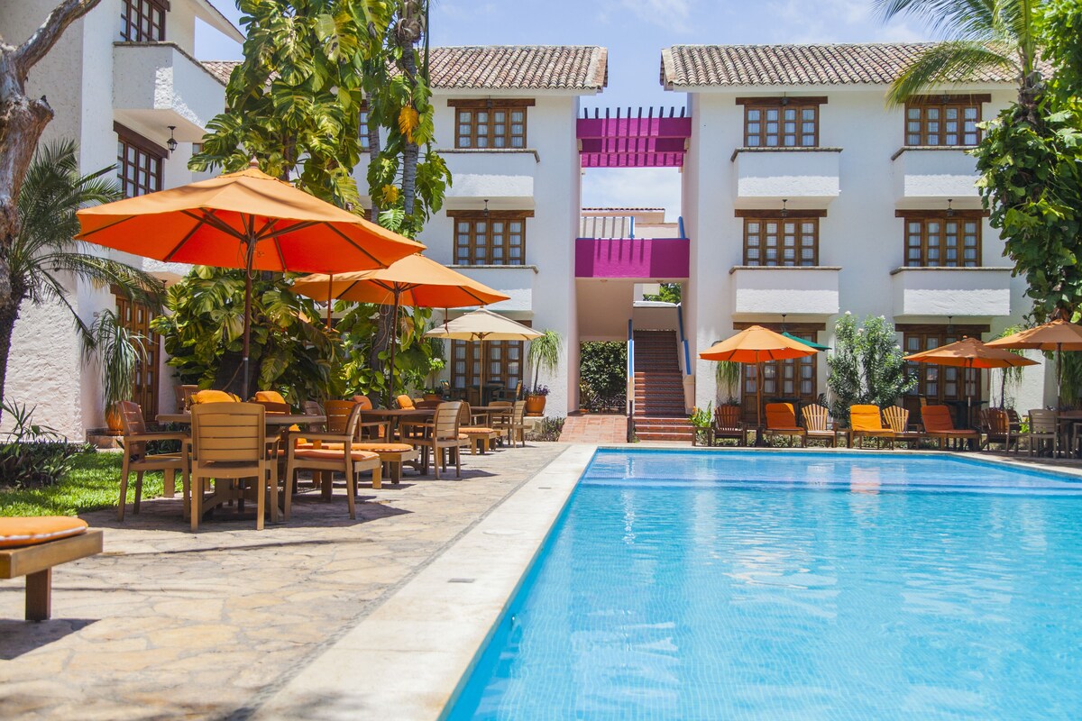 secrets huatulco resort & spa, view of the pool and beach
