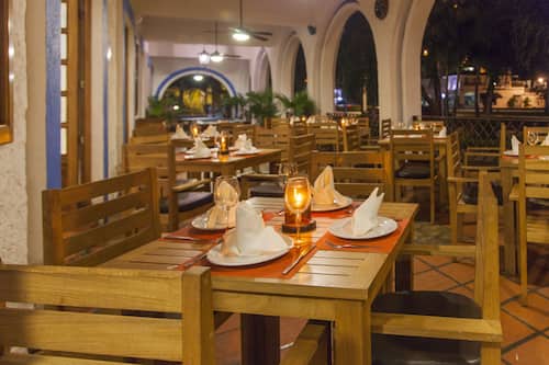 3 restaurantes; se sirven desayunos, comidas, cenas y brunch