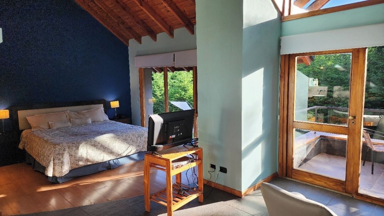 套房, 1 张特大床 | 1 多间卧室、客房内保险箱、办公桌、免费婴儿床