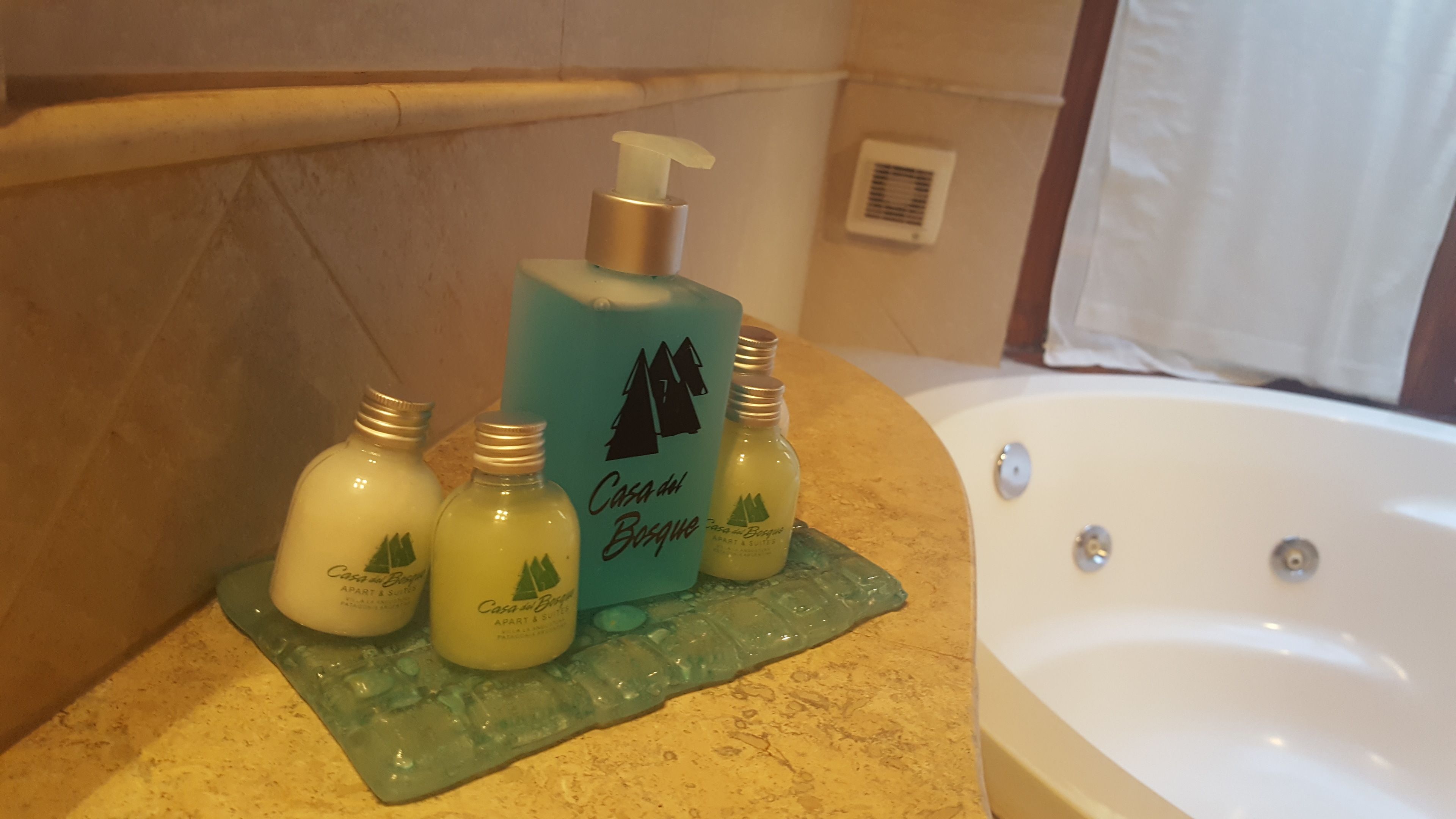 duplex, 1 king bed | bathroom amenities | combined shower/bathtub, jetted bath, hair dryer, bidet