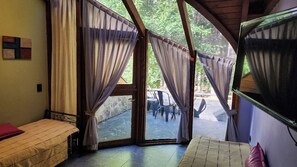 Dúplex, 1 cama King size | 1 habitación, caja de seguridad en la habitación y escritorio 