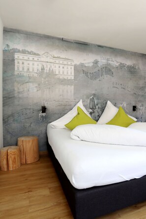 Camas Select Comfort, escritorio y tabla de planchar con plancha 