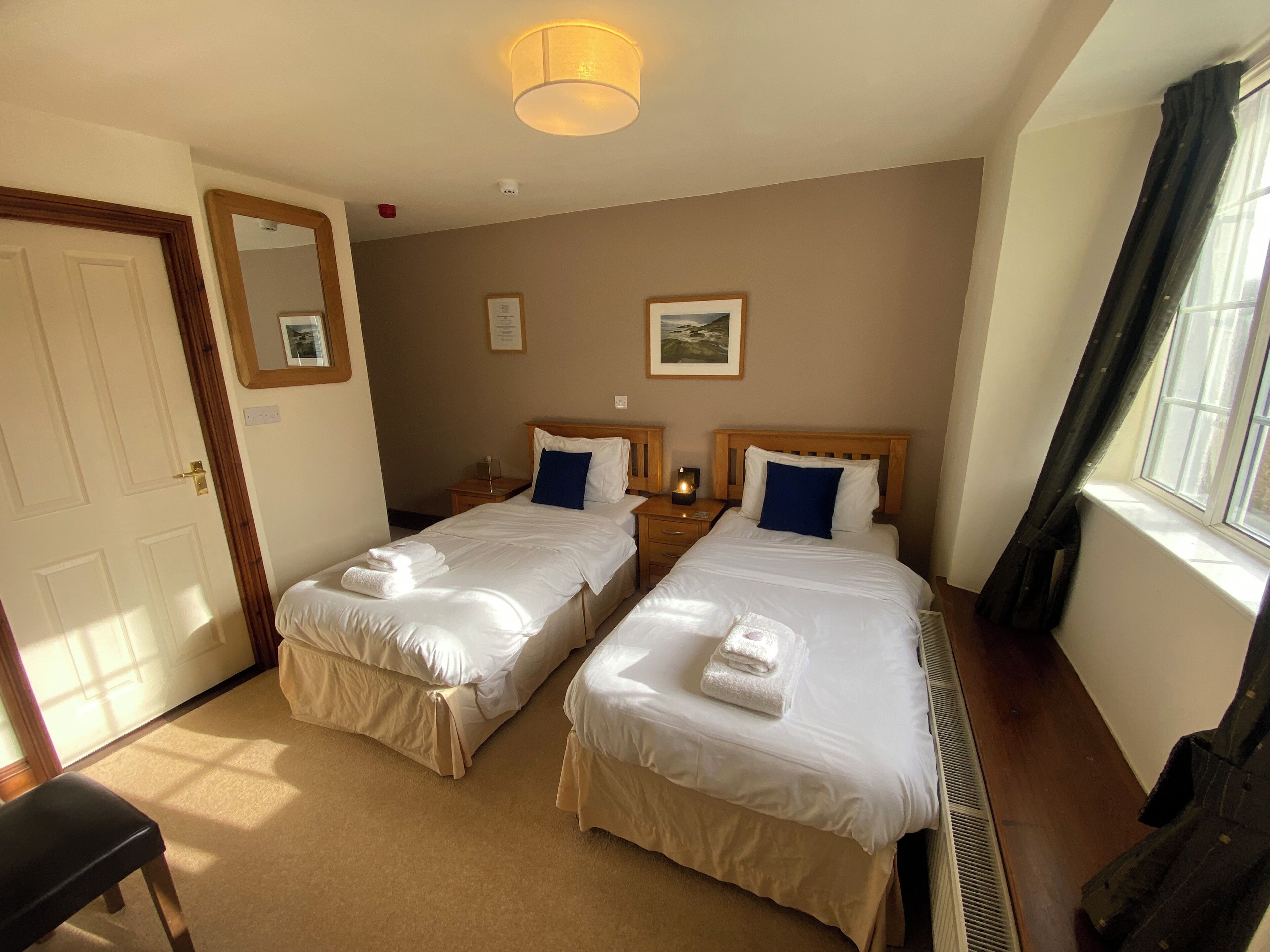 双床房 | 免费 WiFi、床单