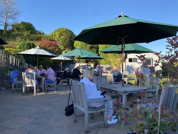 Terrace/patio - The Globe Inn (Kingsbridge)