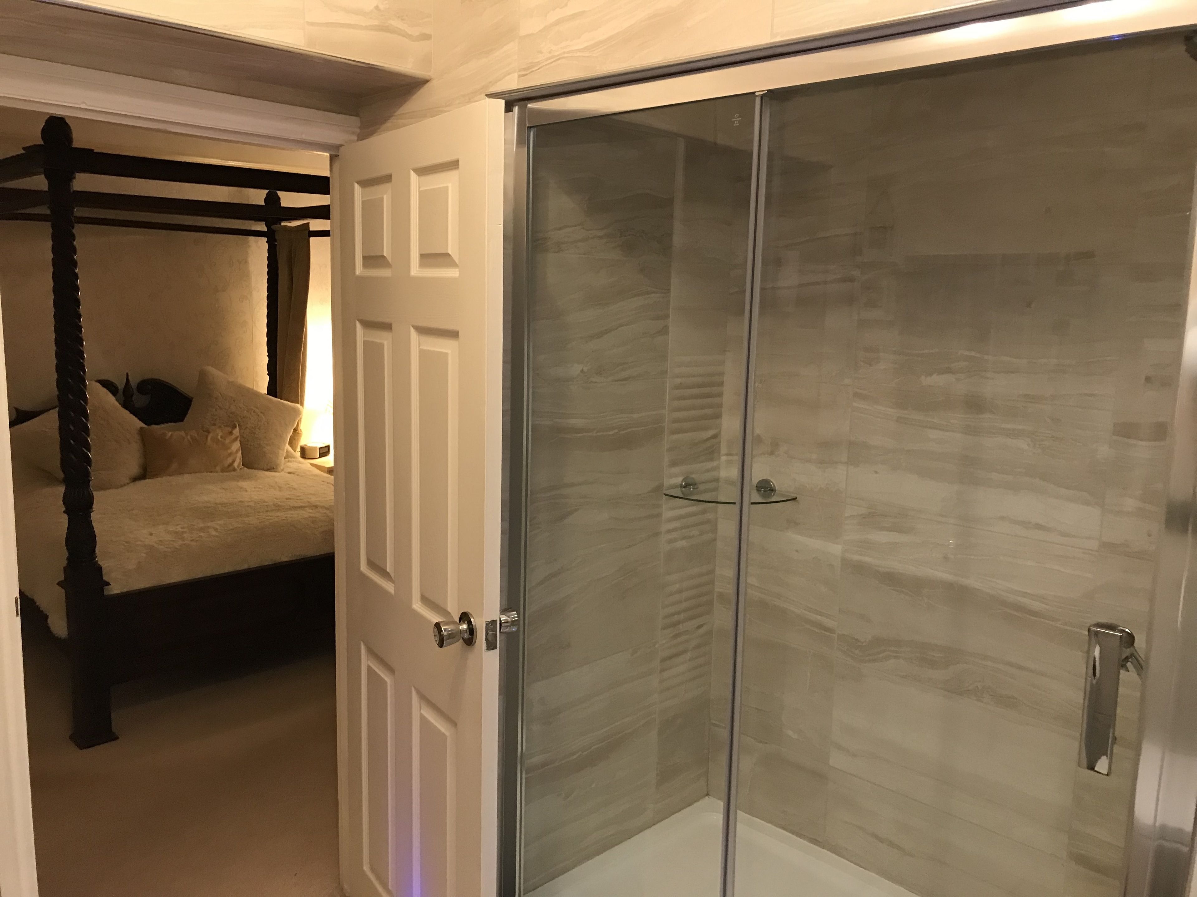 honeymoon suite, 1 king bed, balcony, garden view | bathroom shower