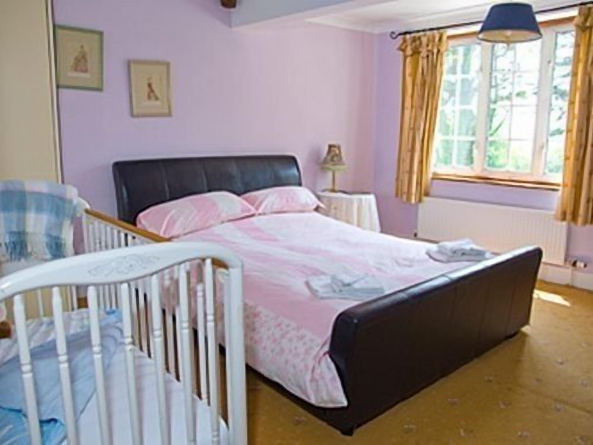 premium bedding, desk, rollaway beds, free wifi