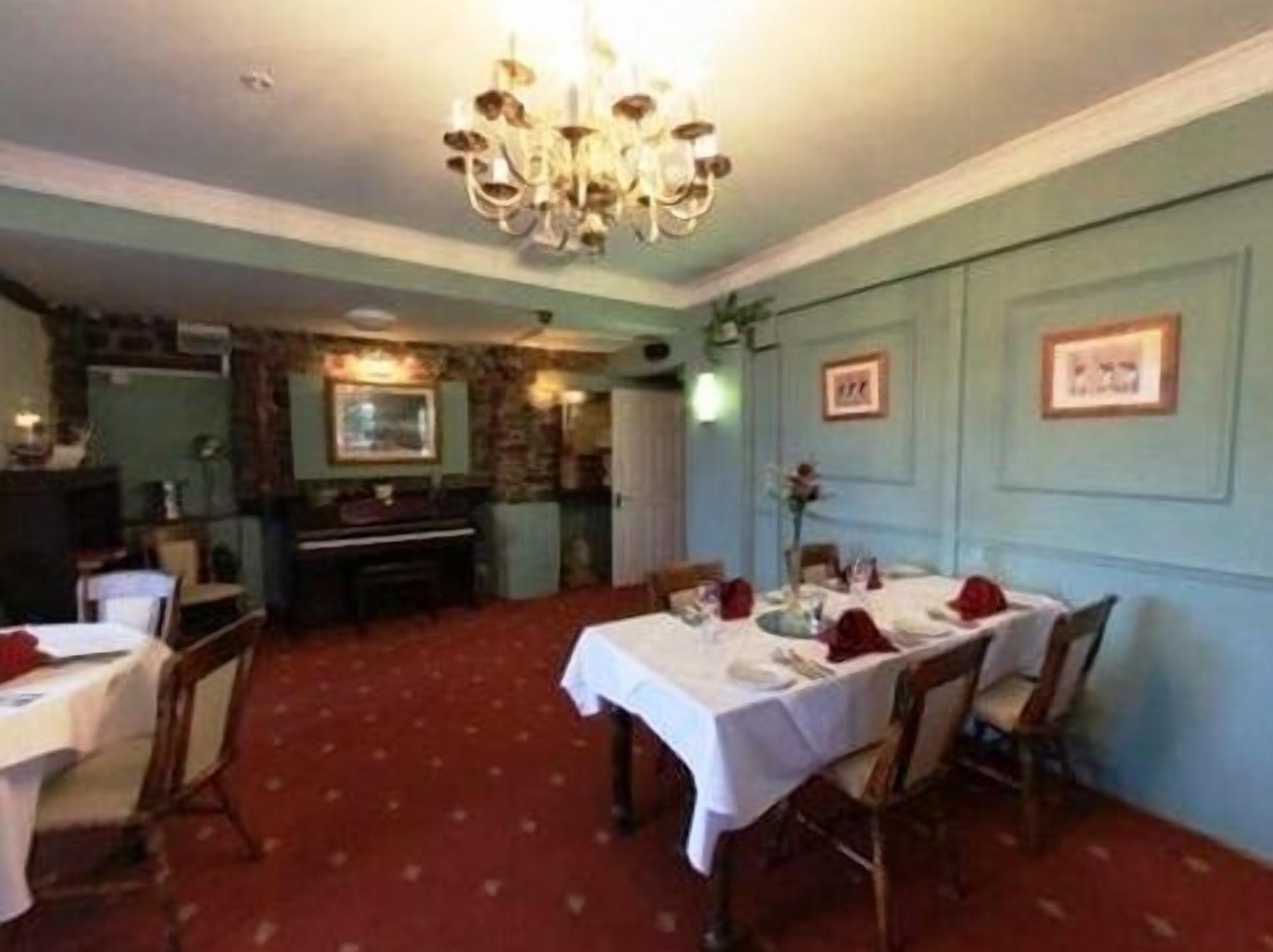 breakfast and dinner served, british cuisine