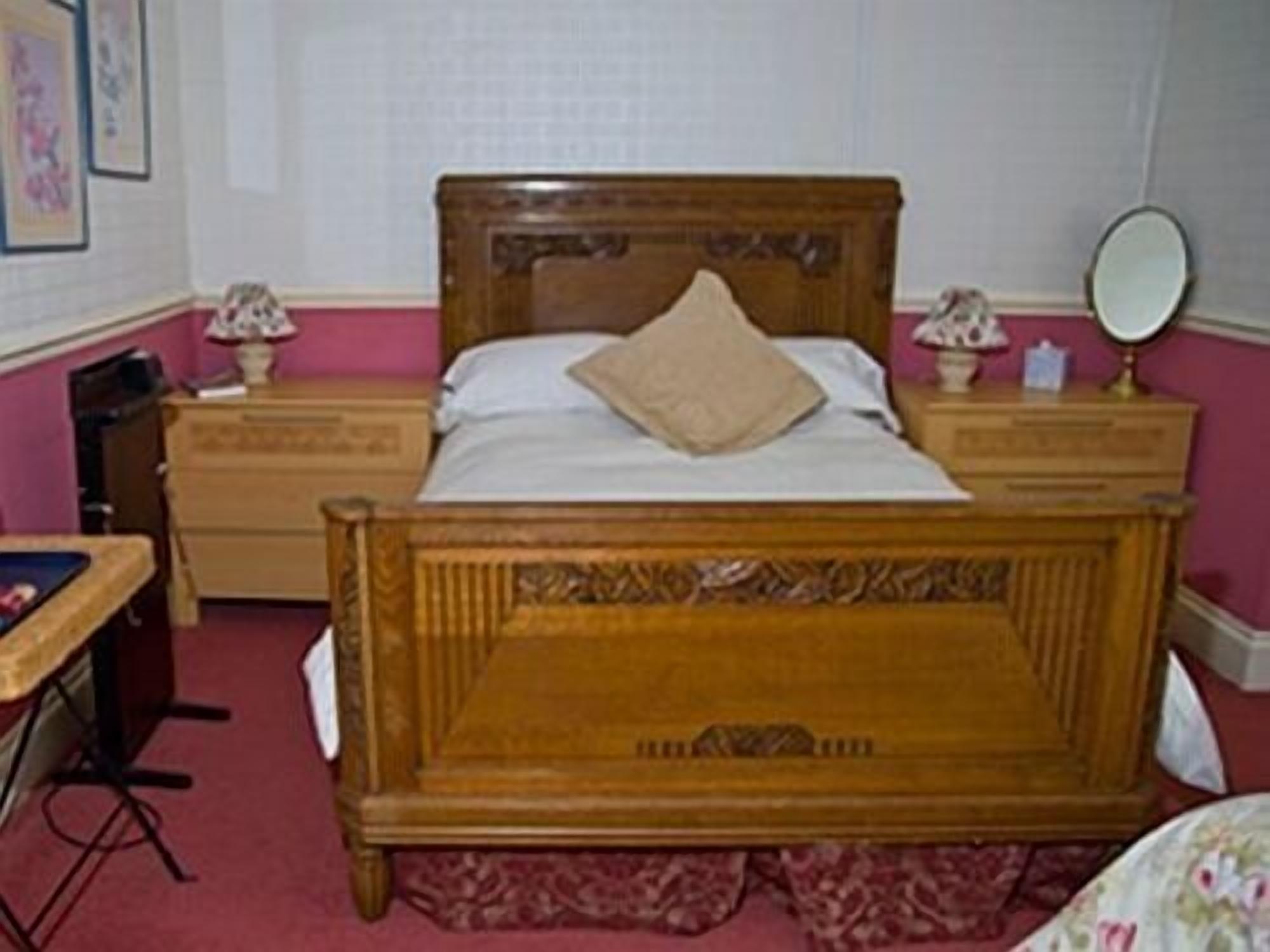 premium bedding, desk, rollaway beds, free wifi