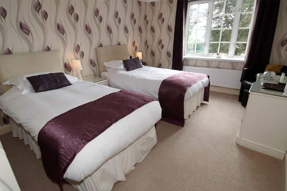 standard double or twin room, 1 bedroom, accessible, ground floor | premium bedding, desk, rollaway beds, free wifi