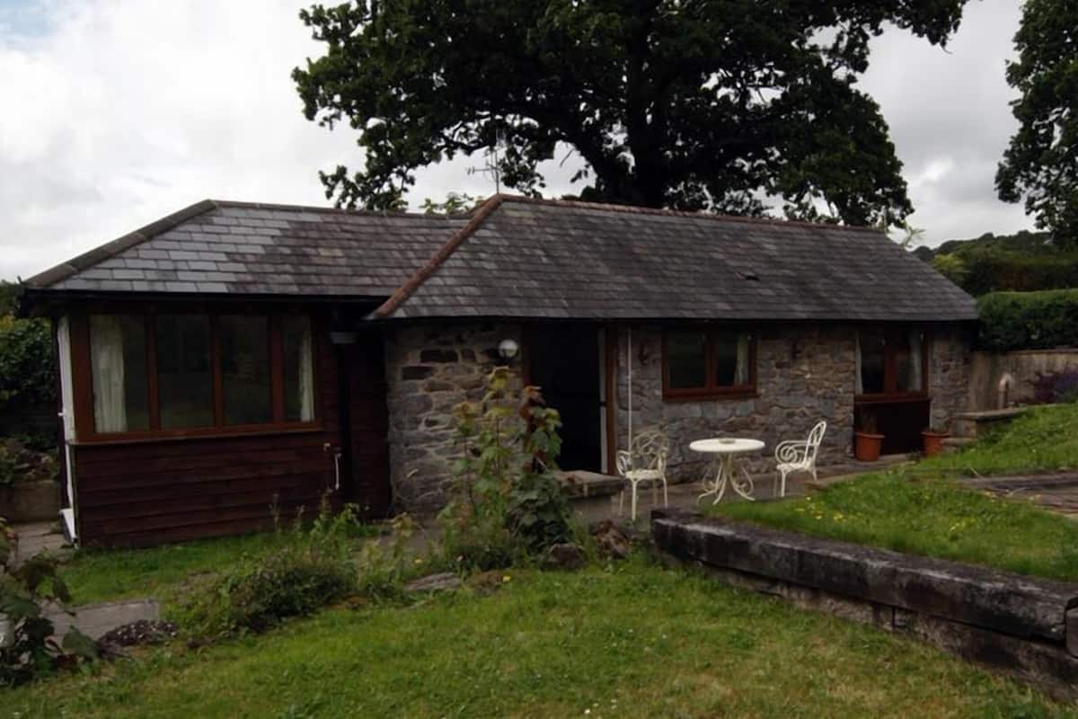 premium cottage, 2 bedrooms, garden view, garden area | premium bedding, desk, rollaway beds, free wifi