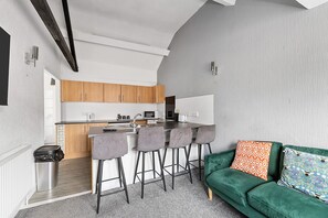 Luksusleilighet, privat bad, byutsikt | Spiseområde