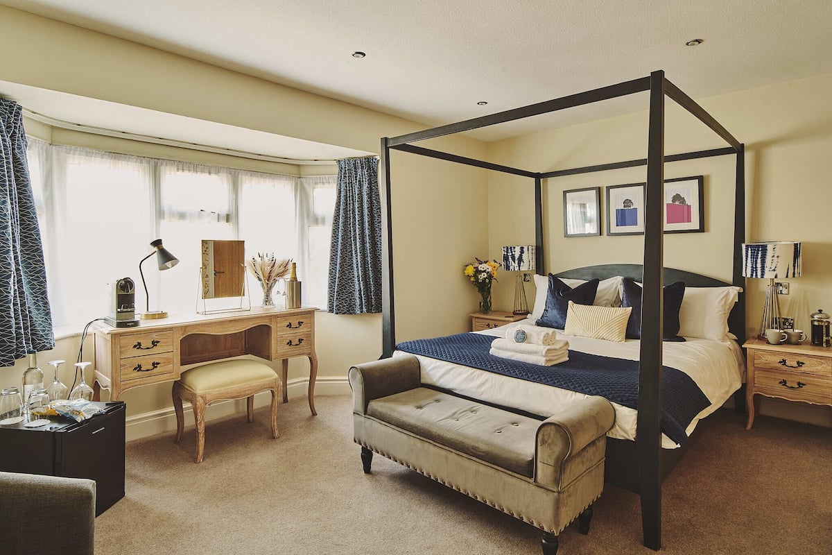 Chambre double, salle de bain attenante (Four Poster)