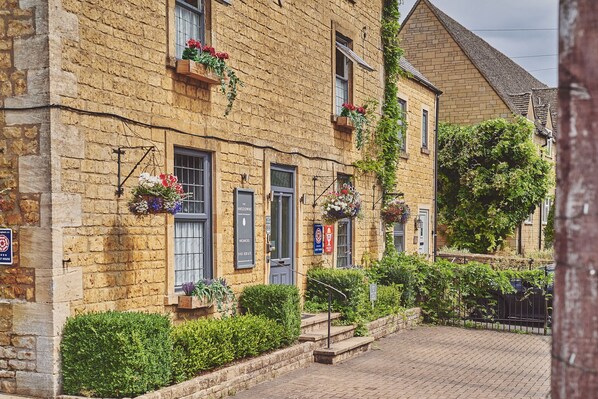 Exterior - The Lansdowne (Cheltenham)