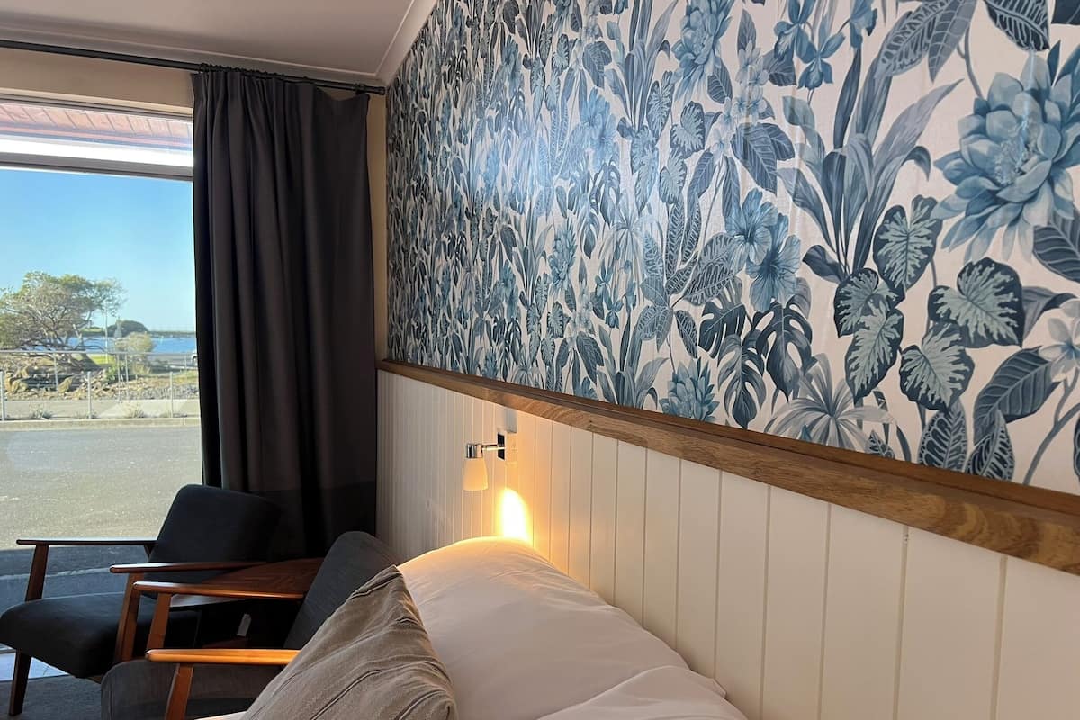 Premium bedding, pillow-top beds, minibar, in-room safe
