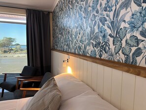 Premium bedding, pillow-top beds, minibar, in-room safe - The Waterfront Wynyard (Wynyard)