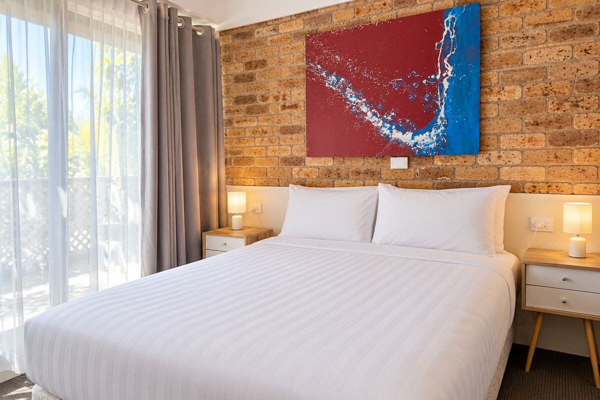 Cortinas blackout, tabla de planchar con plancha y wifi gratis