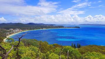 Piscina a l'aire lliure i gandules