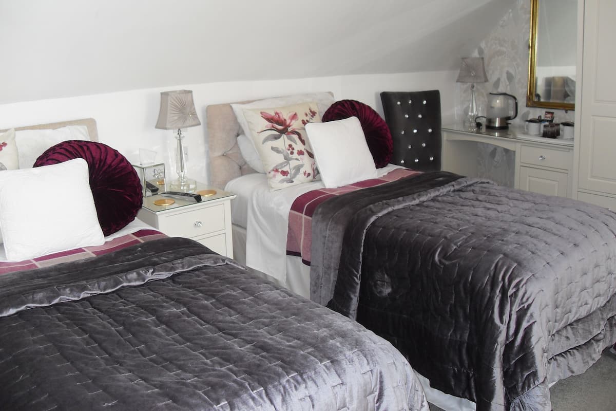 Superior Twin Room | Premium bedding, individually decorated, individually furnished