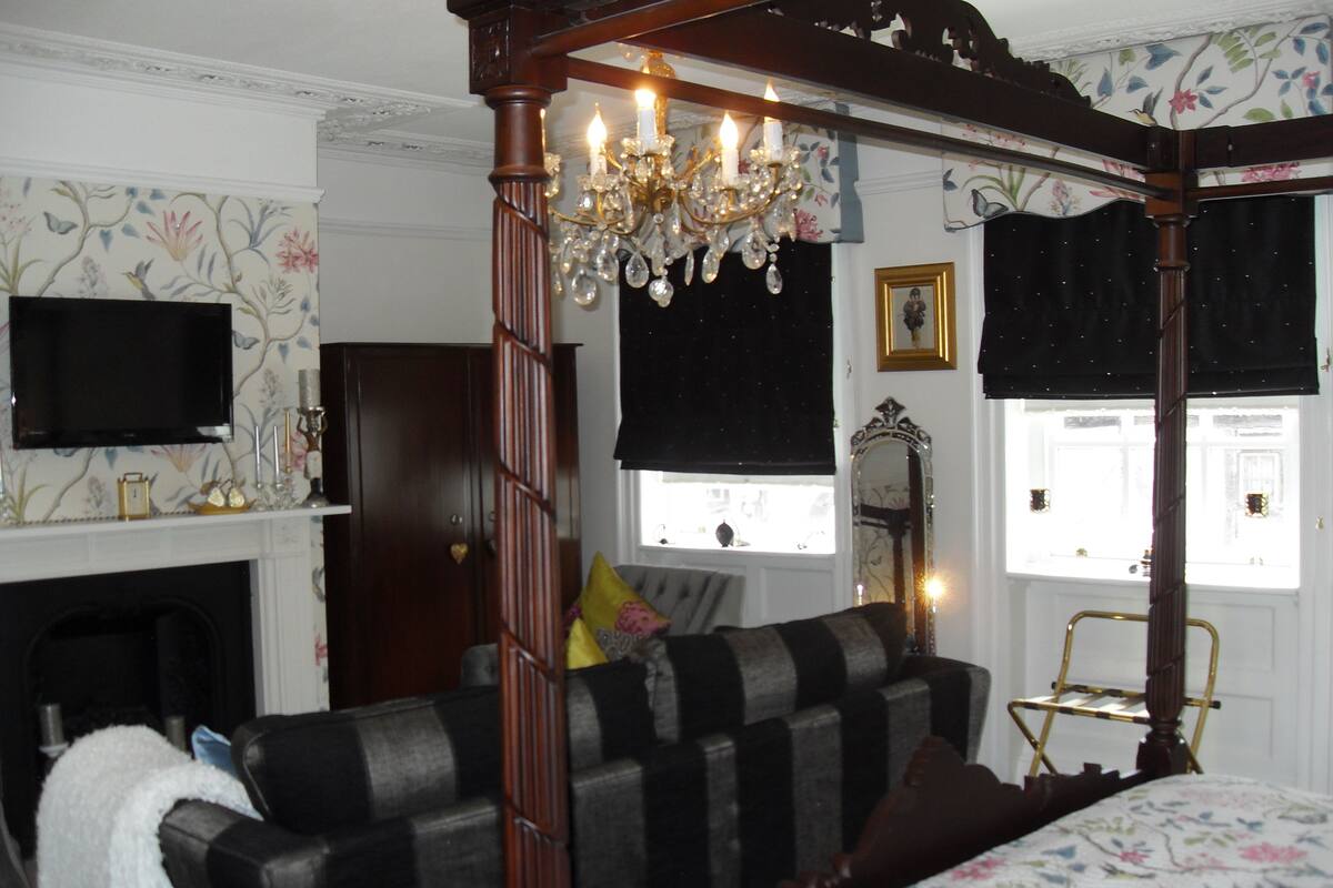 Suite – executive (Four Poster Bed) | Sengetøy av topp kvalitet, blendingsgardiner og lydisolert