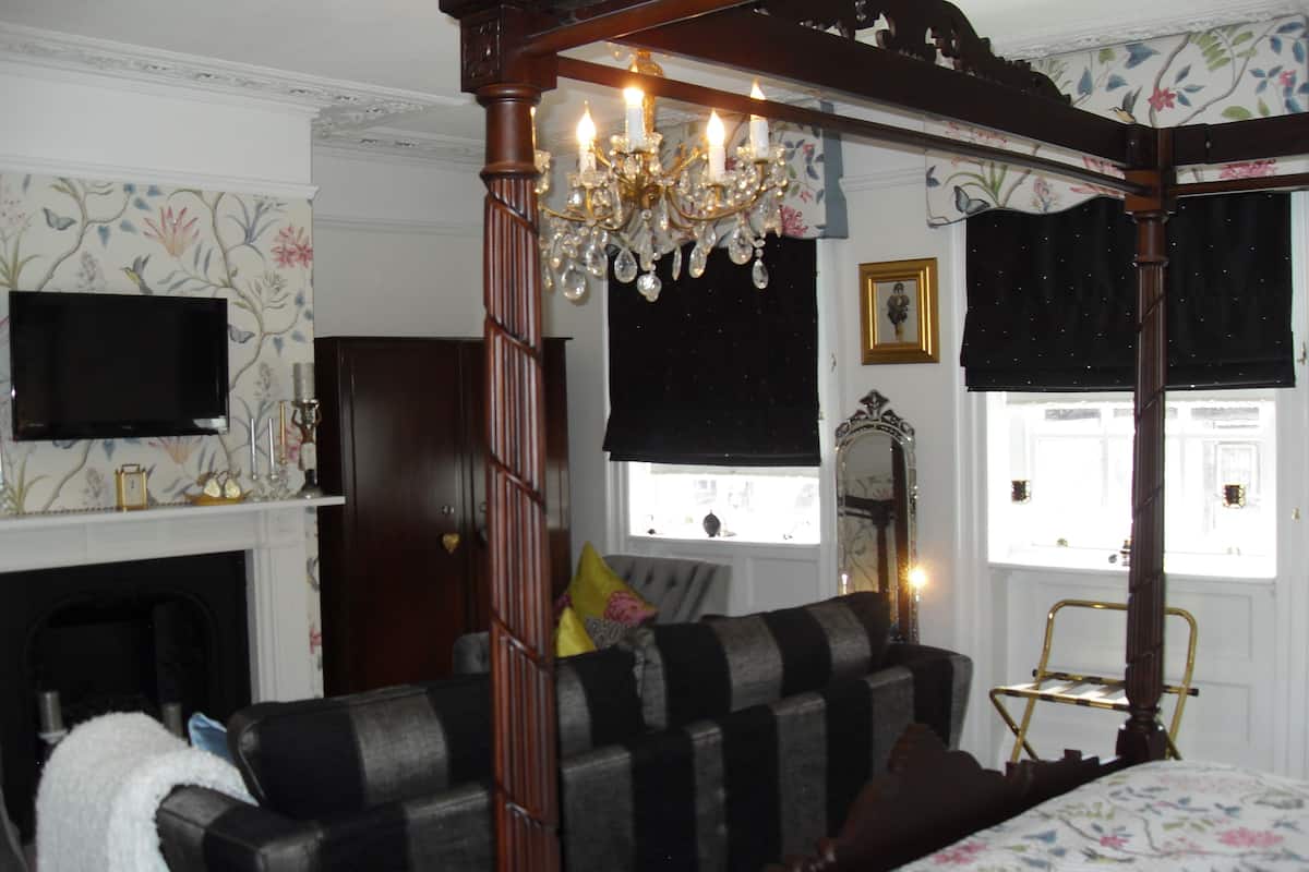 Executive Suite (Four Poster Bed) | Premium bedding, individually decorated, individually furnished