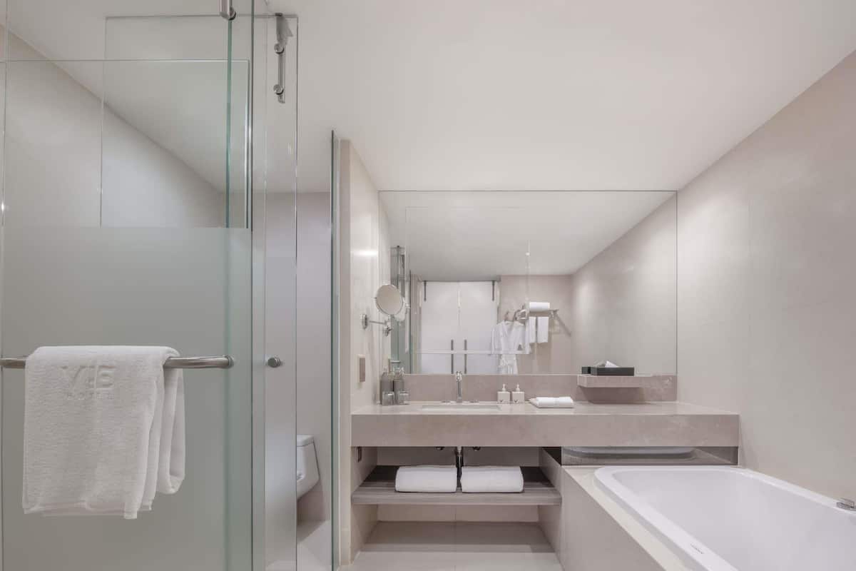 Separate tub and shower, deep soaking tub, rainfall showerhead