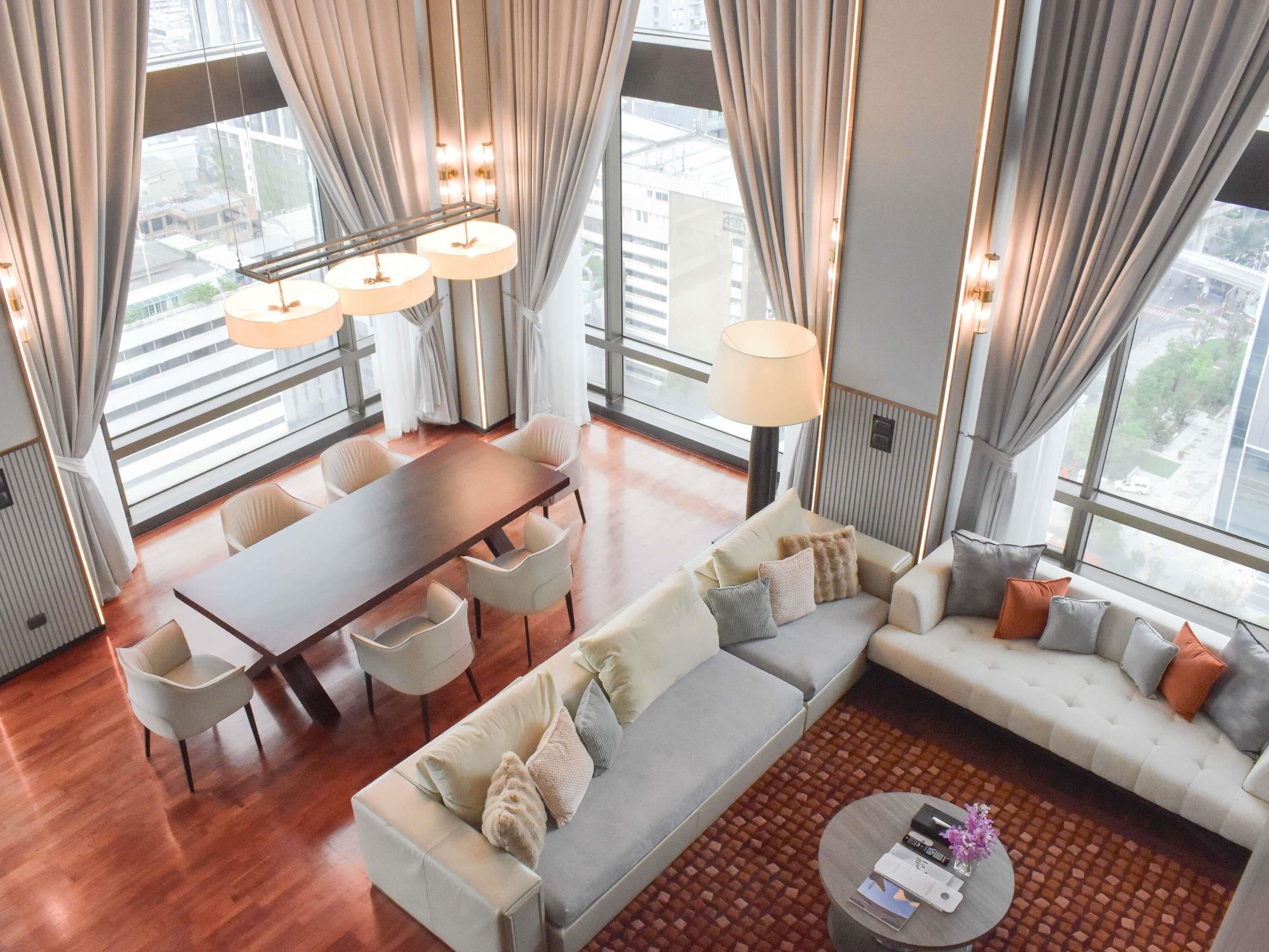 Suite Majestueuse, plusieurs lits (Piano Club Privilege) | Literie de qualité supérieure, matelas Select Comfort, minibar