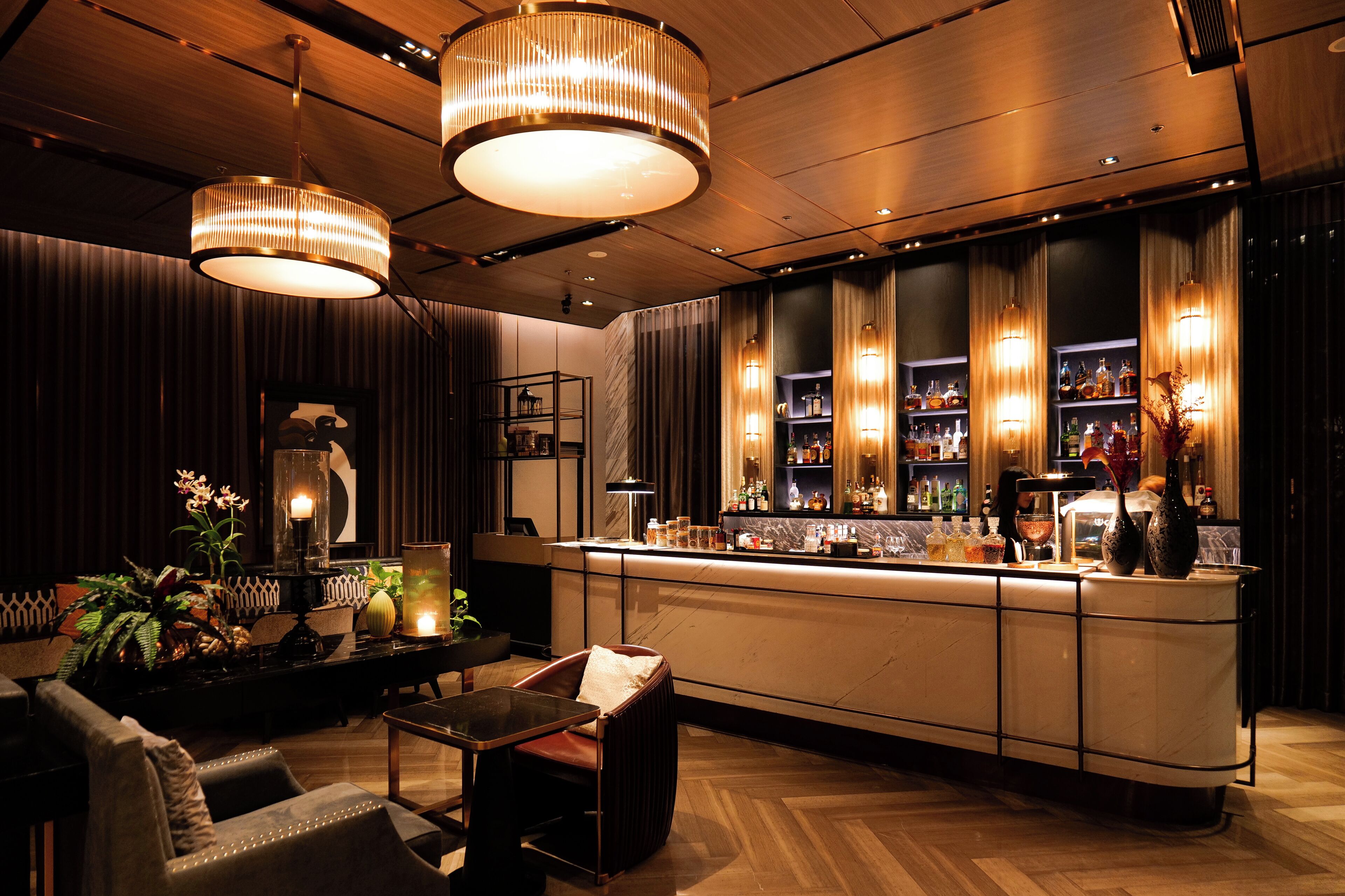 cocktail bar, poolside views, open daily