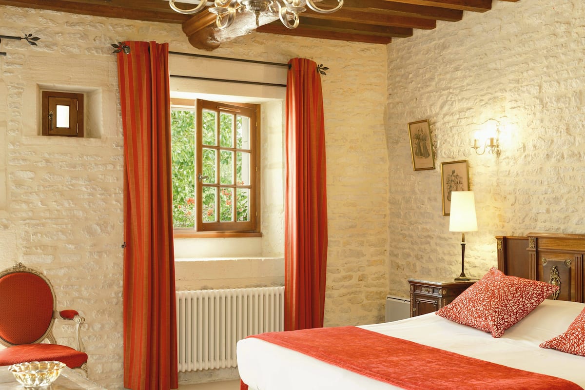 1 bedroom, premium bedding, individually decorated