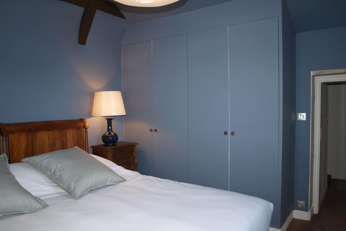 Economy kamer | 1 slaapkamer, luxe beddengoed, individueel gedecoreerd