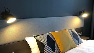 Dobbeltrom – superior | Senger med Select Comfort-madrass, safe på rommet og skrivebord