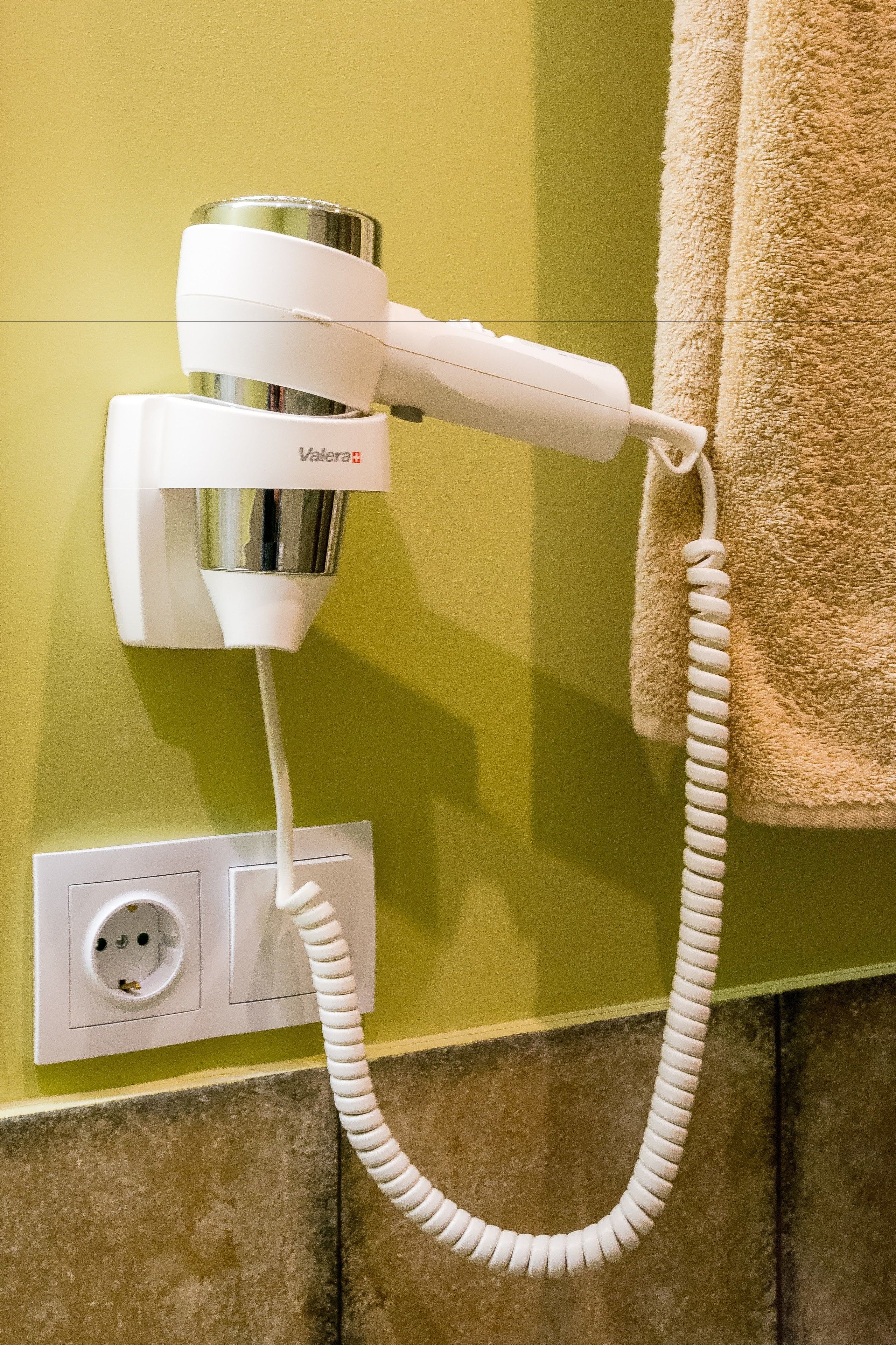 apartment | bathroom amenities | shower, hair dryer, towels
