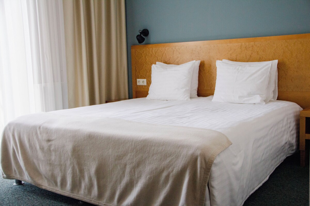 Standard Double or Twin Room | Select Comfort beds, in-room safe, desk, iron/ironing board (on request)