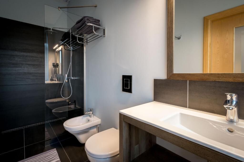 superior double room | bathroom | shower, hair dryer, towels