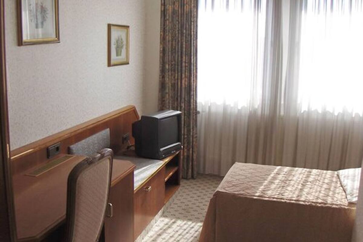 Single Room | Desk, free WiFi
