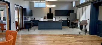 The Raven Hotel - Inn