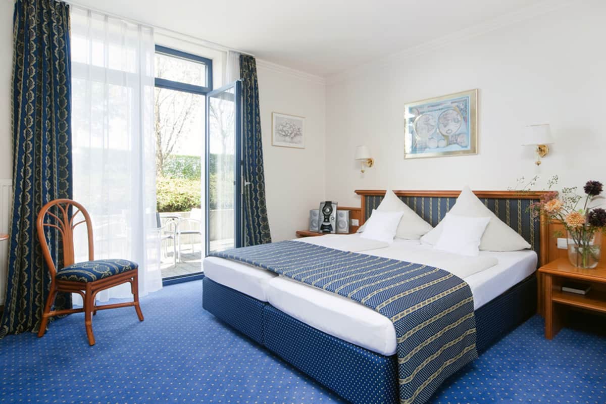 Standard Apartment | Hypo-allergenic bedding available, minibar, in-room safe, desk