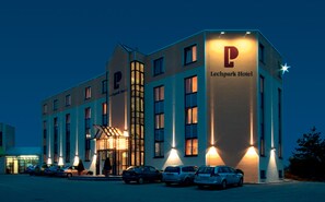 Unclassified image, 2 of 39, button - Lechpark Hotel (Untermeitingen)
