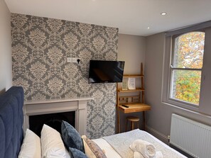 Chambre double, salle de bain privée (shared Kitchen 15 and 16)