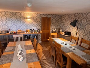 Esmorzar diari d'estil bufet (10 GBP per persona) 